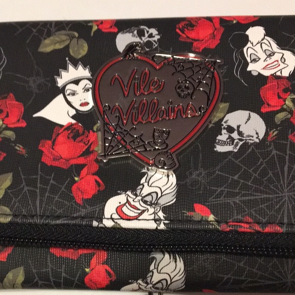 HP🎊Disney  Villains convertible clutch purse - Picture 4 of 13